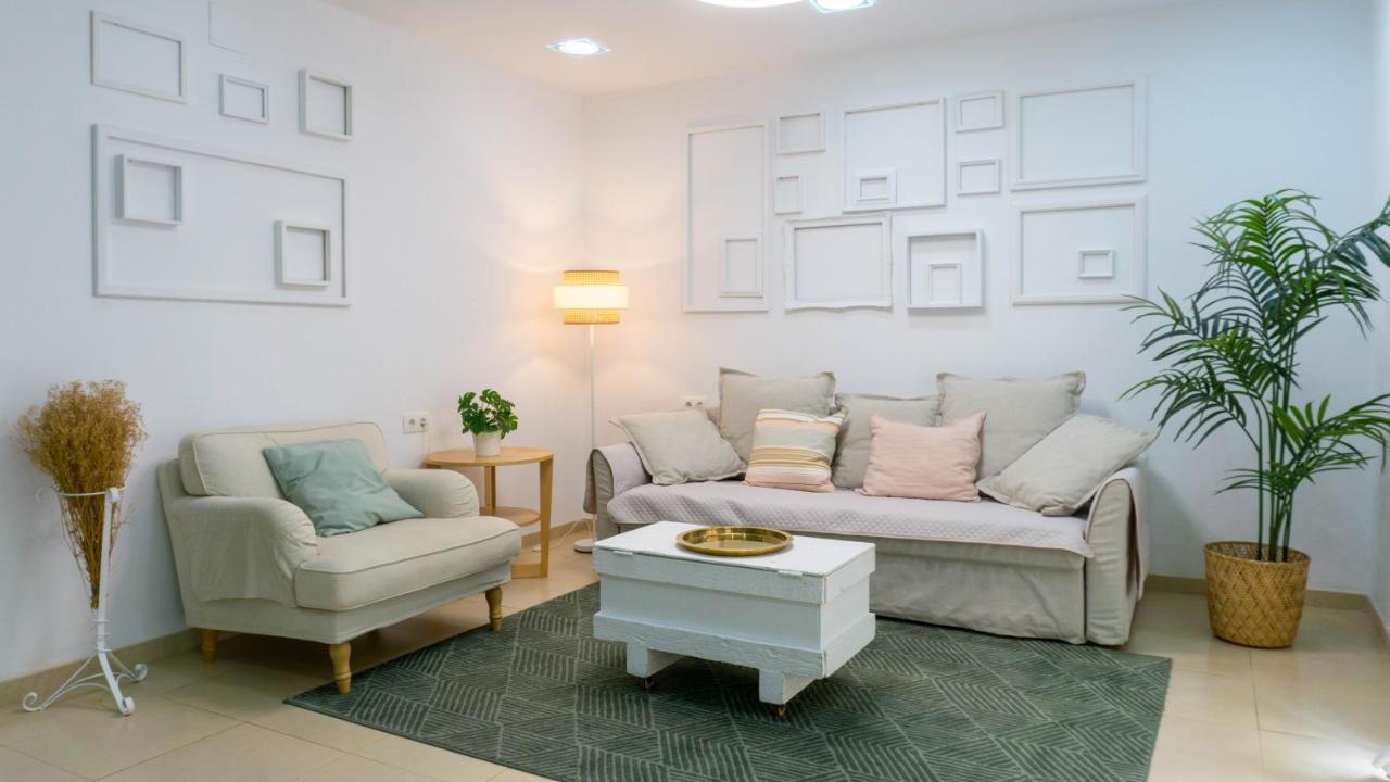 Apartment Caleta Beach Málaga Extérieur photo