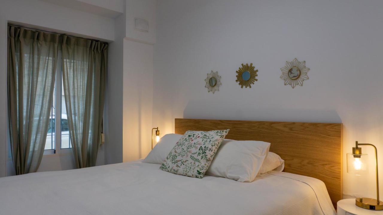 Apartment Caleta Beach Málaga Extérieur photo
