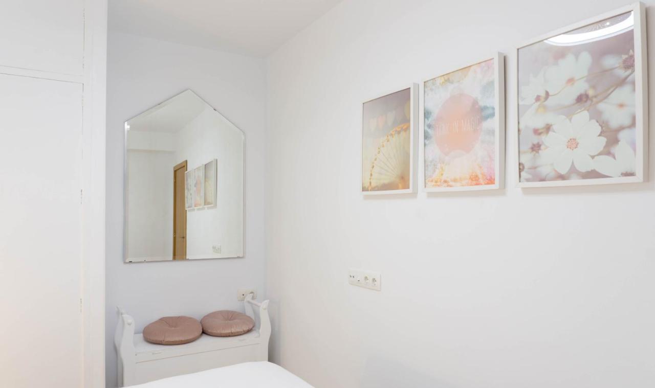 Apartment Caleta Beach Málaga Extérieur photo