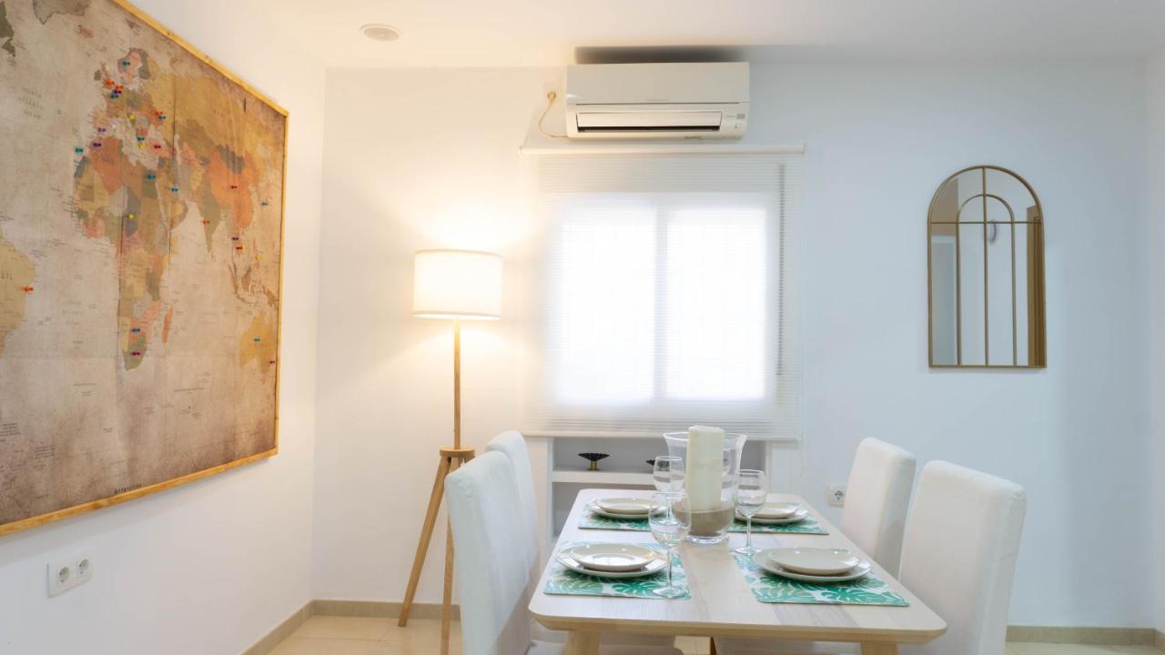 Apartment Caleta Beach Málaga Extérieur photo