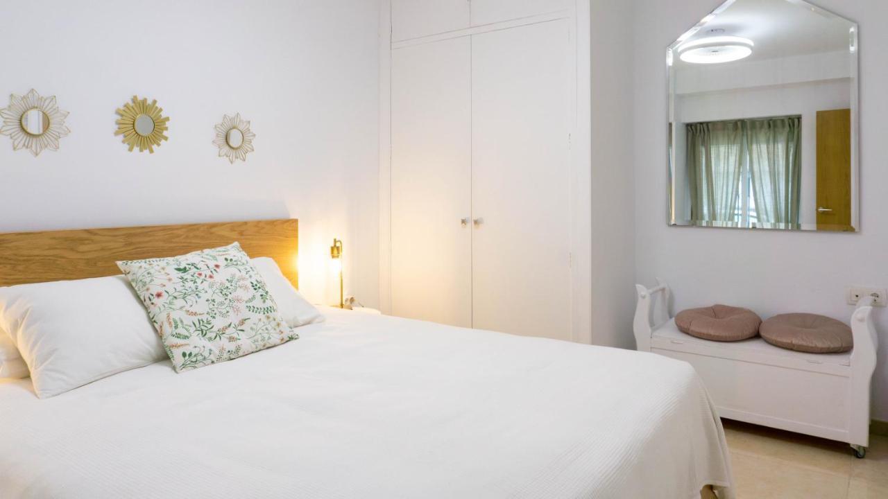 Apartment Caleta Beach Málaga Extérieur photo