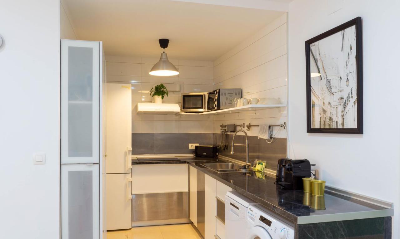 Apartment Caleta Beach Málaga Extérieur photo