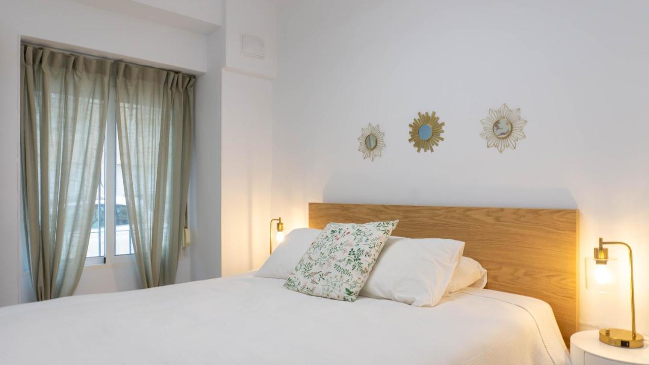 Apartment Caleta Beach Málaga Extérieur photo